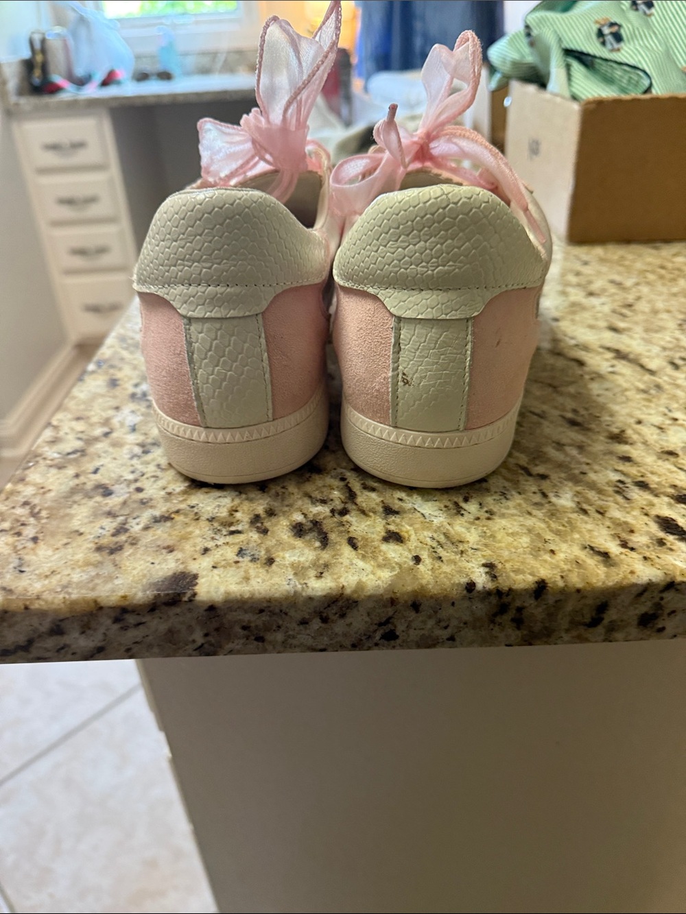 Byrdie Golf by Dolce Vita Women's Low-Top Fashion Sneakers in Pink and Cream - Picture 4 of 4